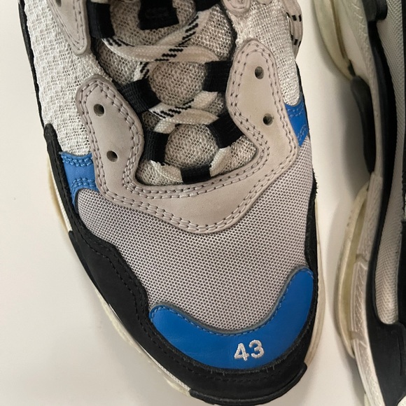 Balencaiga Triple S sneaker, with dustbag, fits like us 11 - Picture 5 of 8